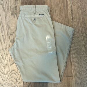 NWT Men’s 38W/32L Eddie Bauer Legend Wash Classic Fit Chinos in Light Khaki
